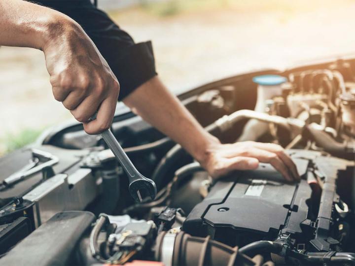 À votre service pour réaliser le remplacement de pièces usées, les petits réglages habituels